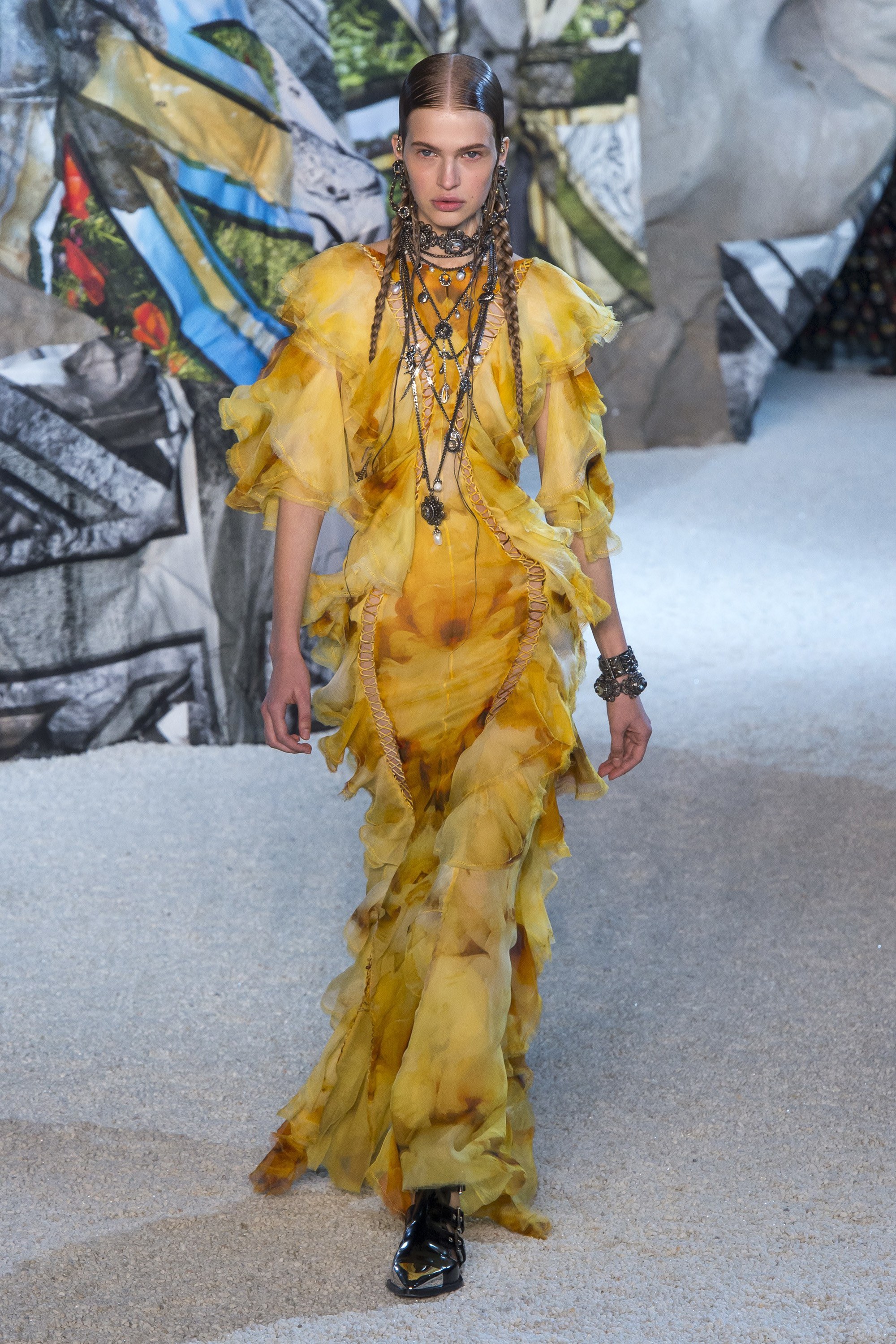 Alexander mcqueen spring clearance 2019