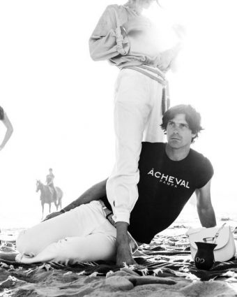 Delfina Blaquier and Nacho Figueras posing in the sand featured in VANITY FAIR Spain