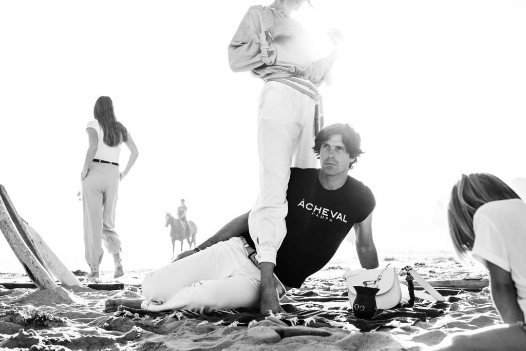Delfina Blaquier and Nacho Figueras posing in the sand featured in VANITY FAIR Spain