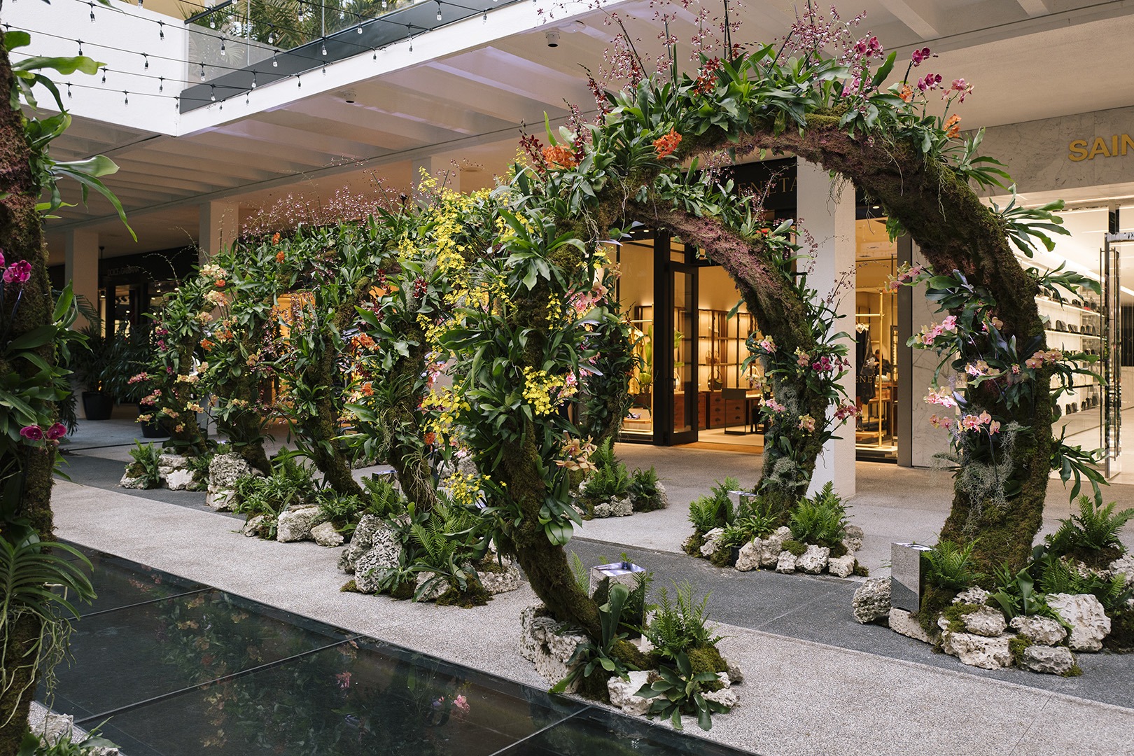 The lush, picturesque gates feature 8 circular floral structures measuring 10 feet wide by 9 feet tall. Photograph by Gesi Schilling.