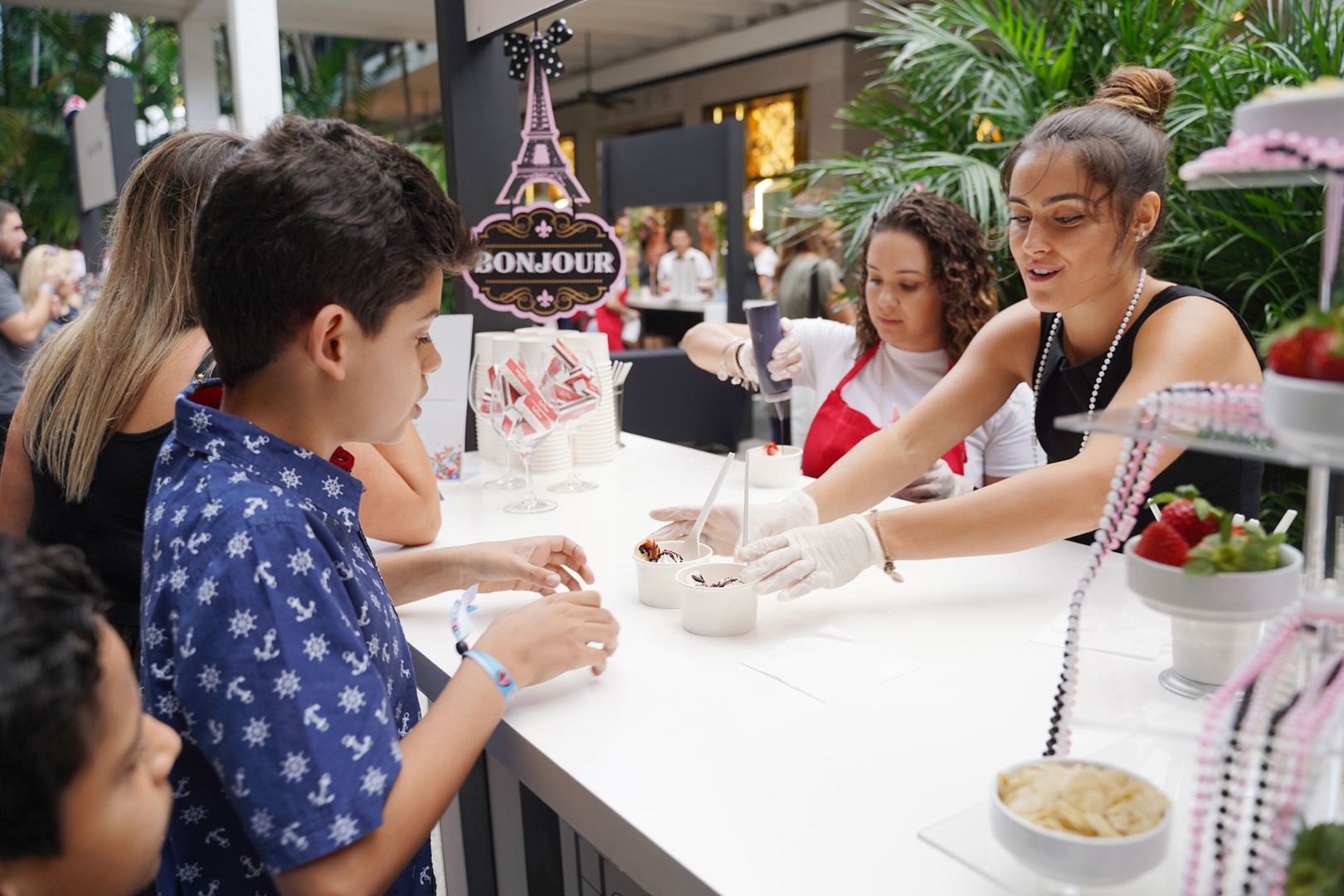 Le Zoo featuring a banana split during ICE CREAM WE LOVE 2020