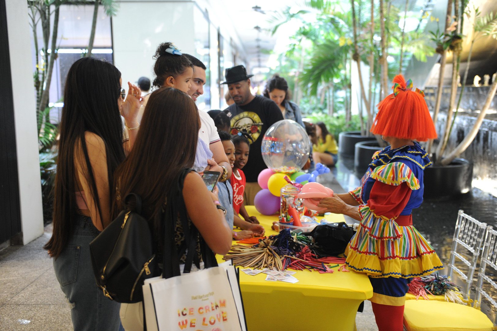 Guests enjoying Oopsy the Clown performer at ICE CREAM WE LOVE 2020