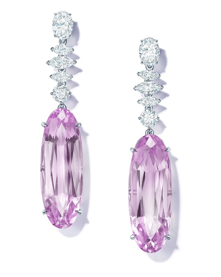 Earrings in platinum with kunzites and diamonds from the Extraordinary Tiffany 2020 High Jewelry Collection.