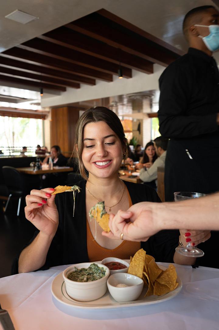 Alex Klumpp of @BEYONDSouthBeach dining at Hillstone Bal Harbour for our #BHSLovetoEat Series.