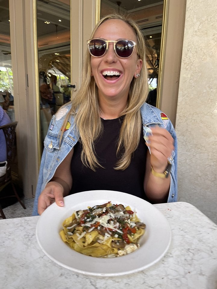 Dana Rozansky of @MIAMI_FoodPorn dining at Carpaccio Bal Harbour for our #BHSLovetoEat Series.
