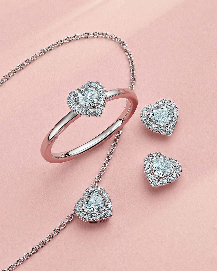 De Beers Aura heart-shaped diamond pendant, earrings and ring.