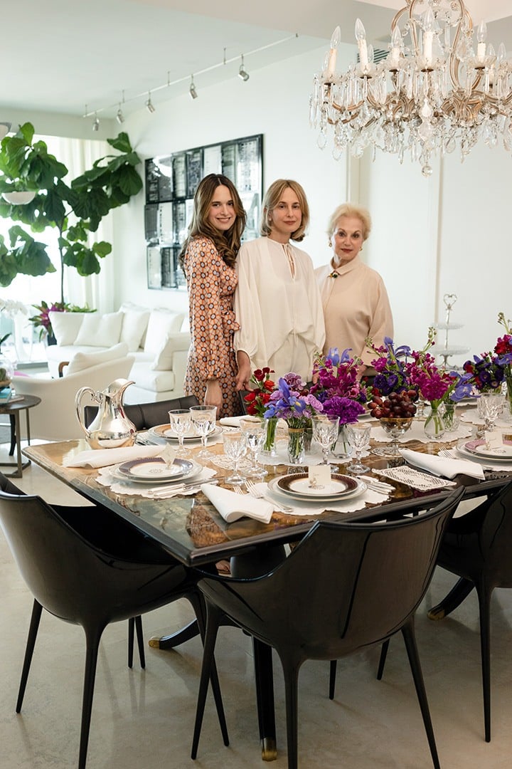 Silvia Tcherassi with her daughter, Sofia Espinosa Tcherassi and her mother, Vera Solano de Tcherassi. Photo by Adrian Colina (@age180).