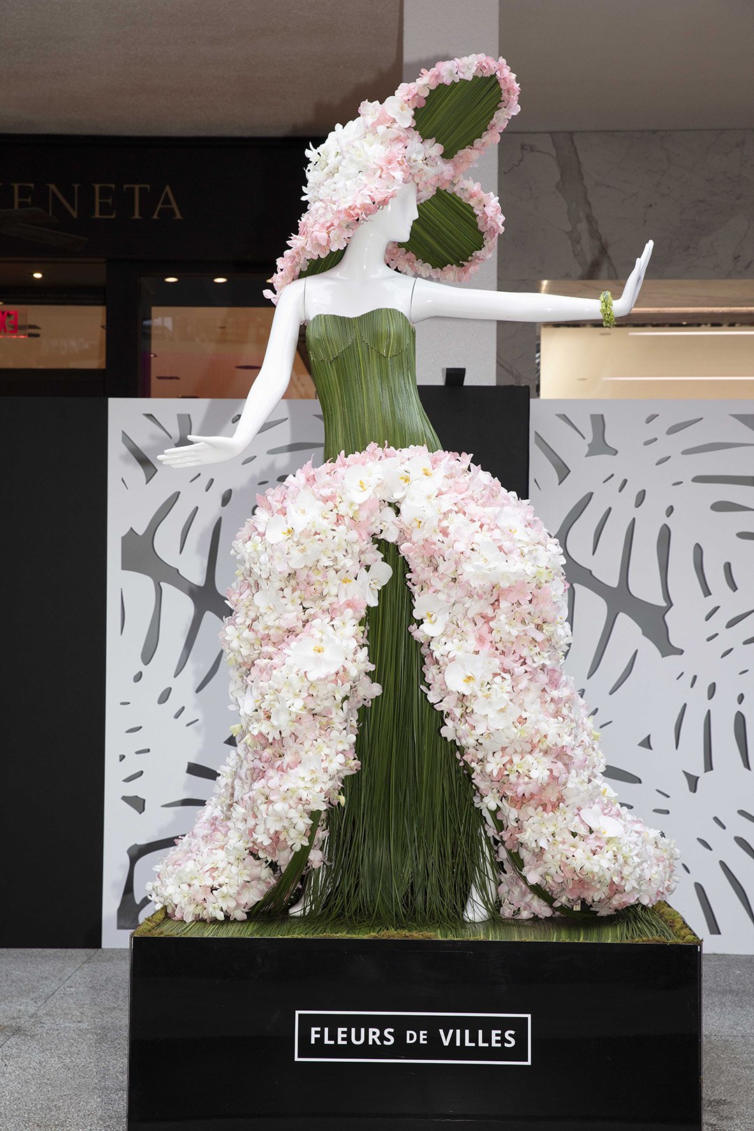 Ovando’s mannequin for Fleurs de Villes Rosé at Bal Harbour Shops last March; photo by Theodora Richter