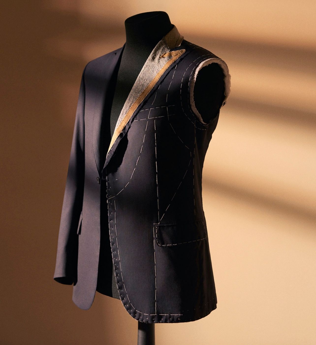 A deconstructed men’s suit hangs on a mannequin