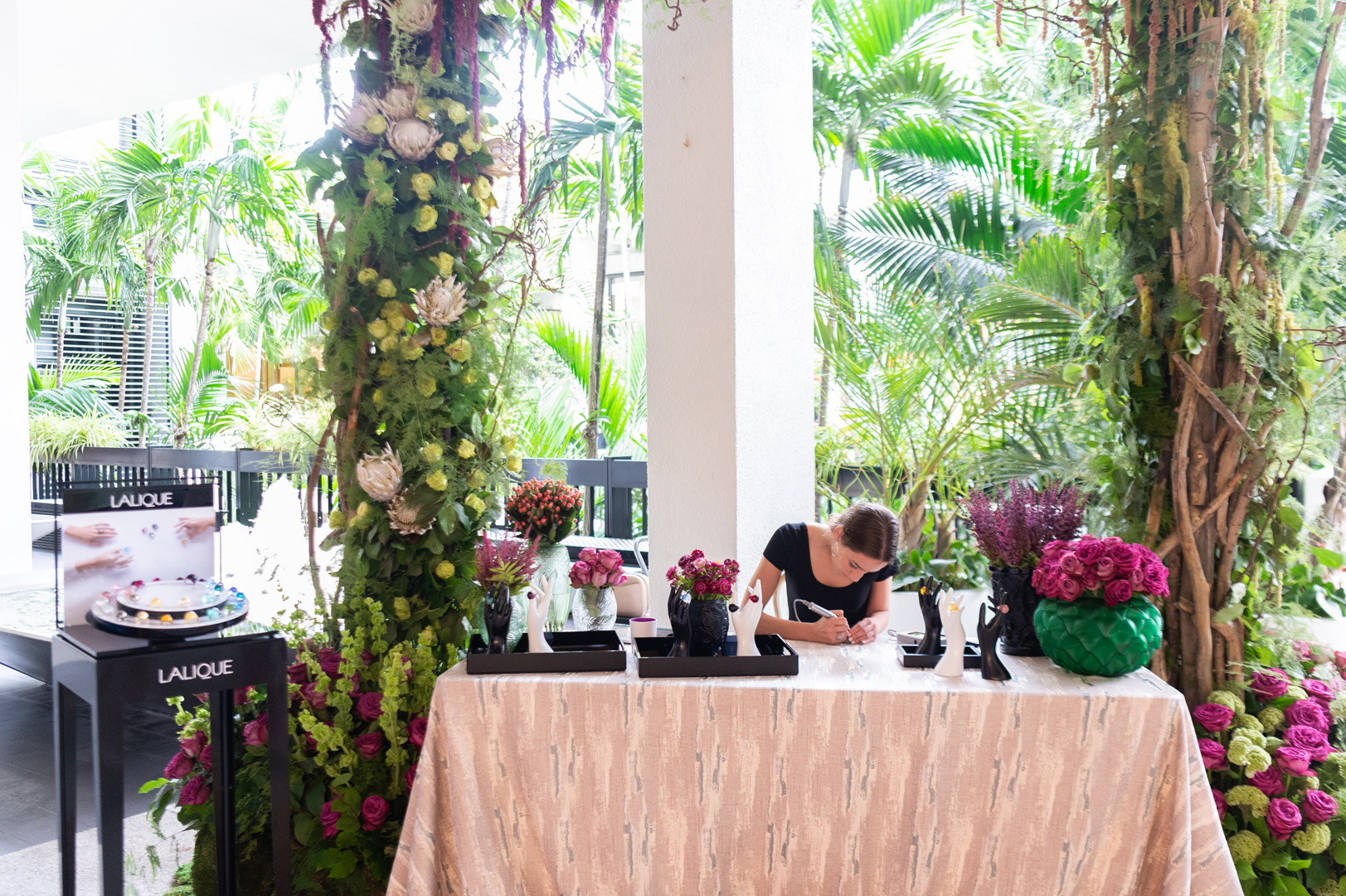 Julianne Noel engraving product at the Lalique pop up