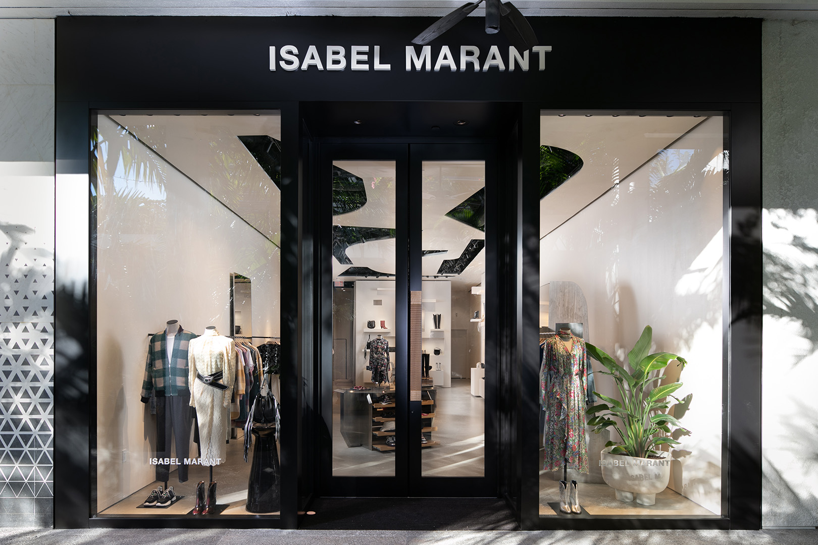 relais Schuldenaar Narabar Isabel Marant storefront 1080 - Bal Harbour Shops