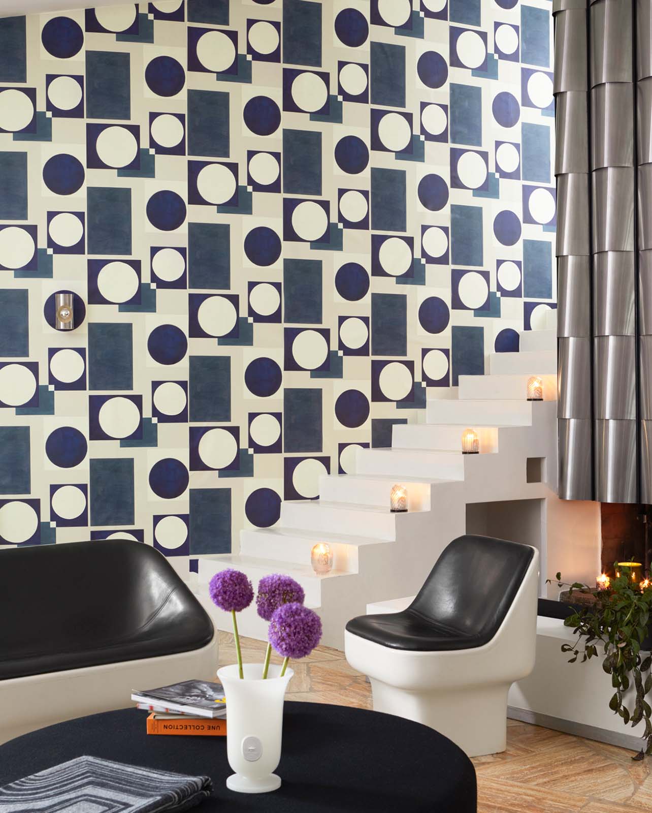 Diptyque decorative wallpaper