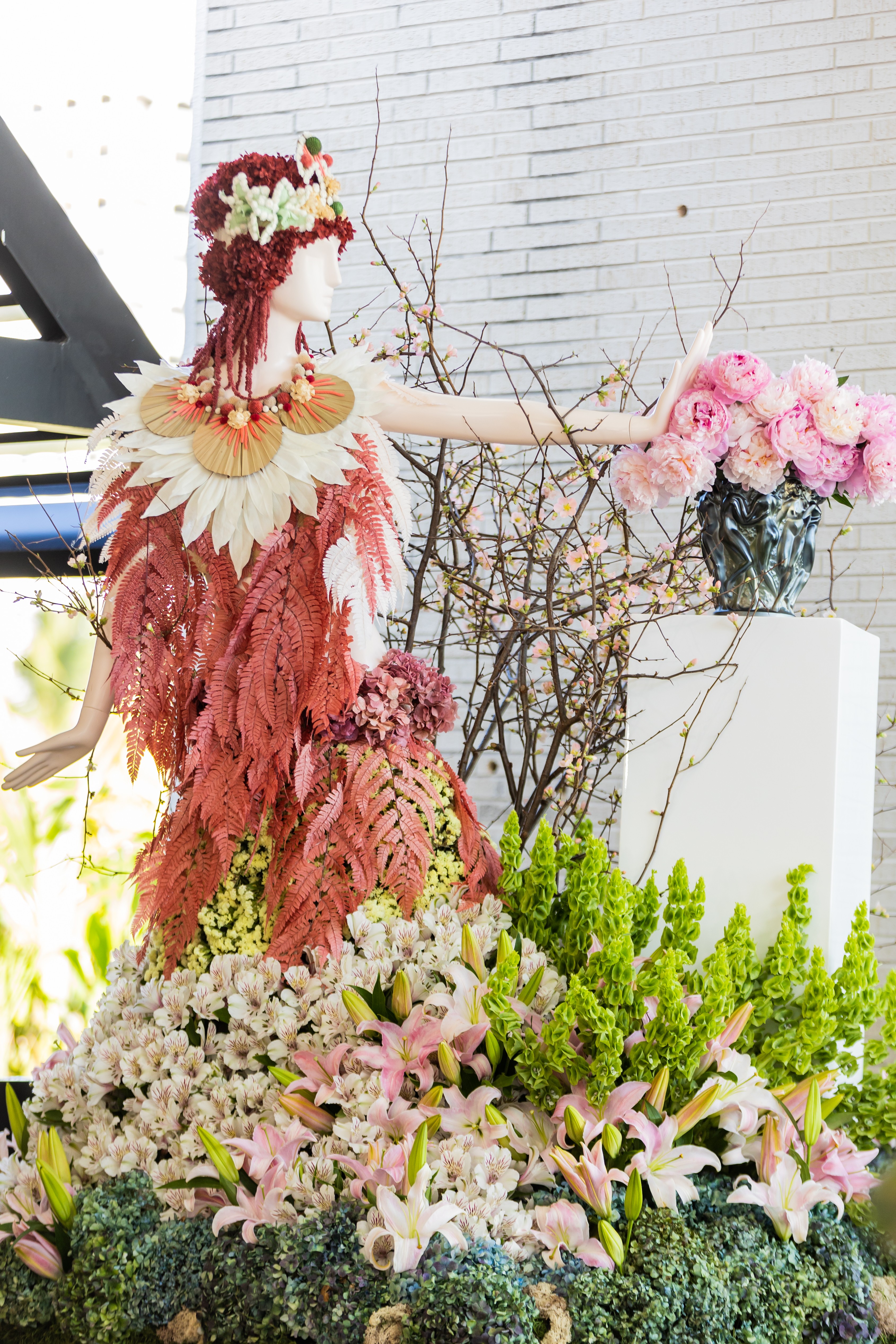 Floral mannequin inspired by Sarah Bernhardt