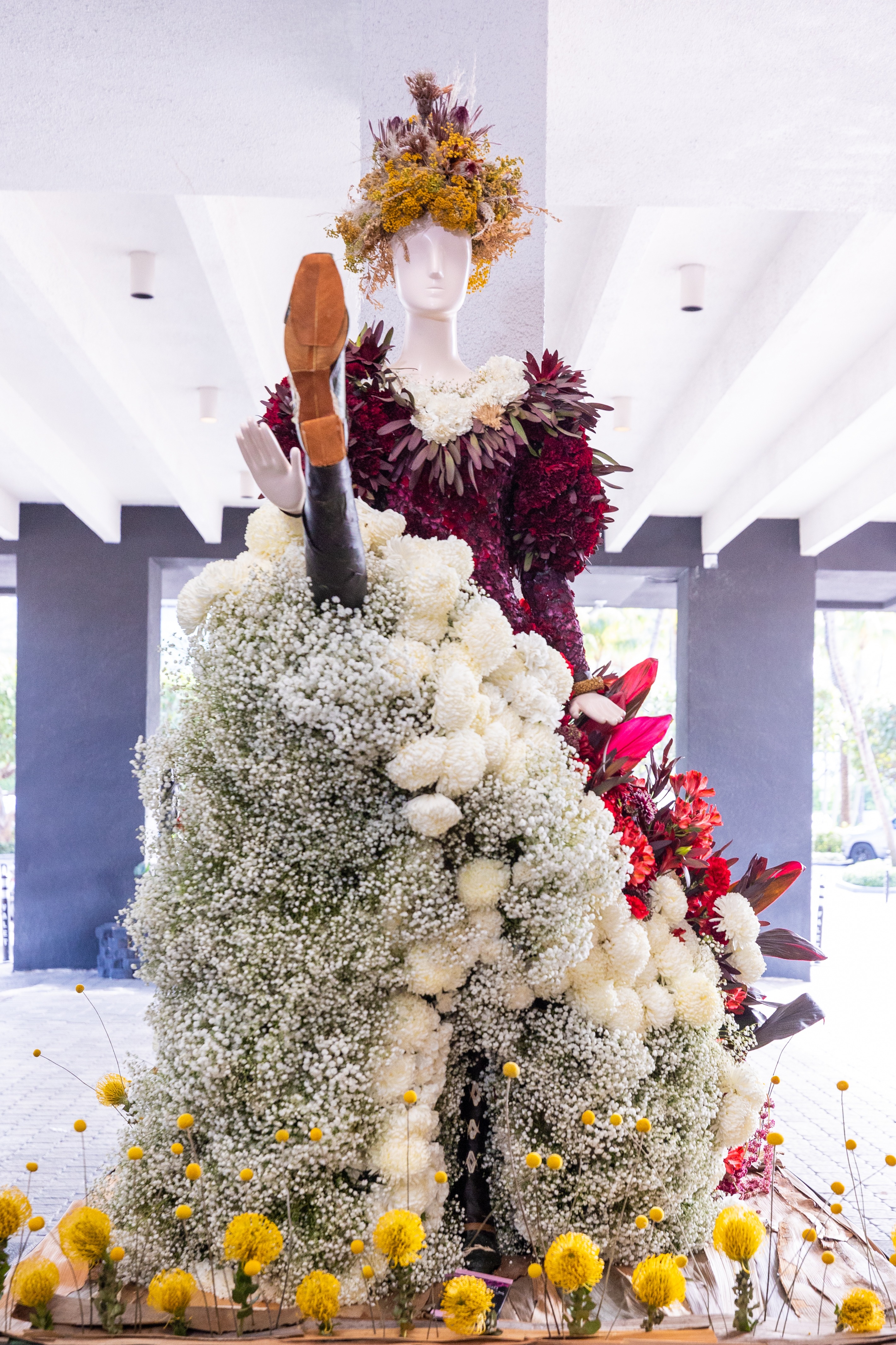 Floral mannequin inspired by La Goule