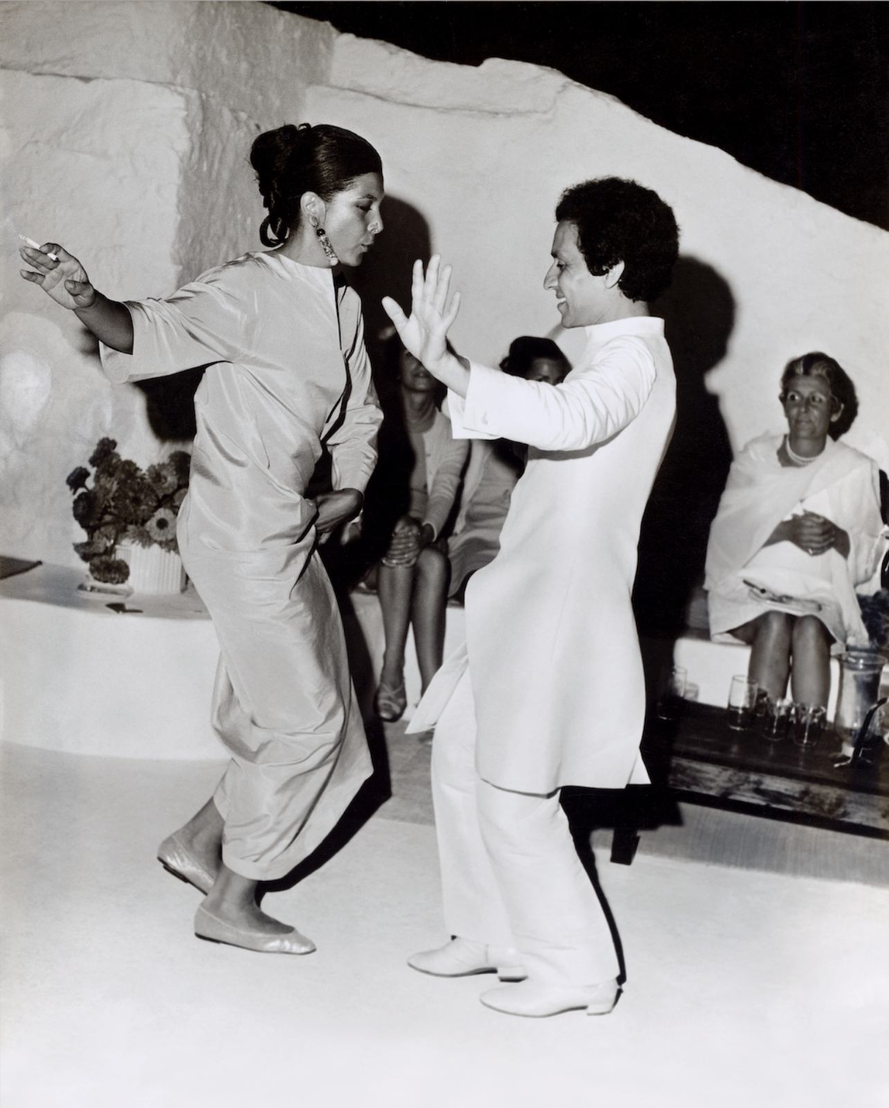 Black and white image of Alaia dancing with Leila Menchari