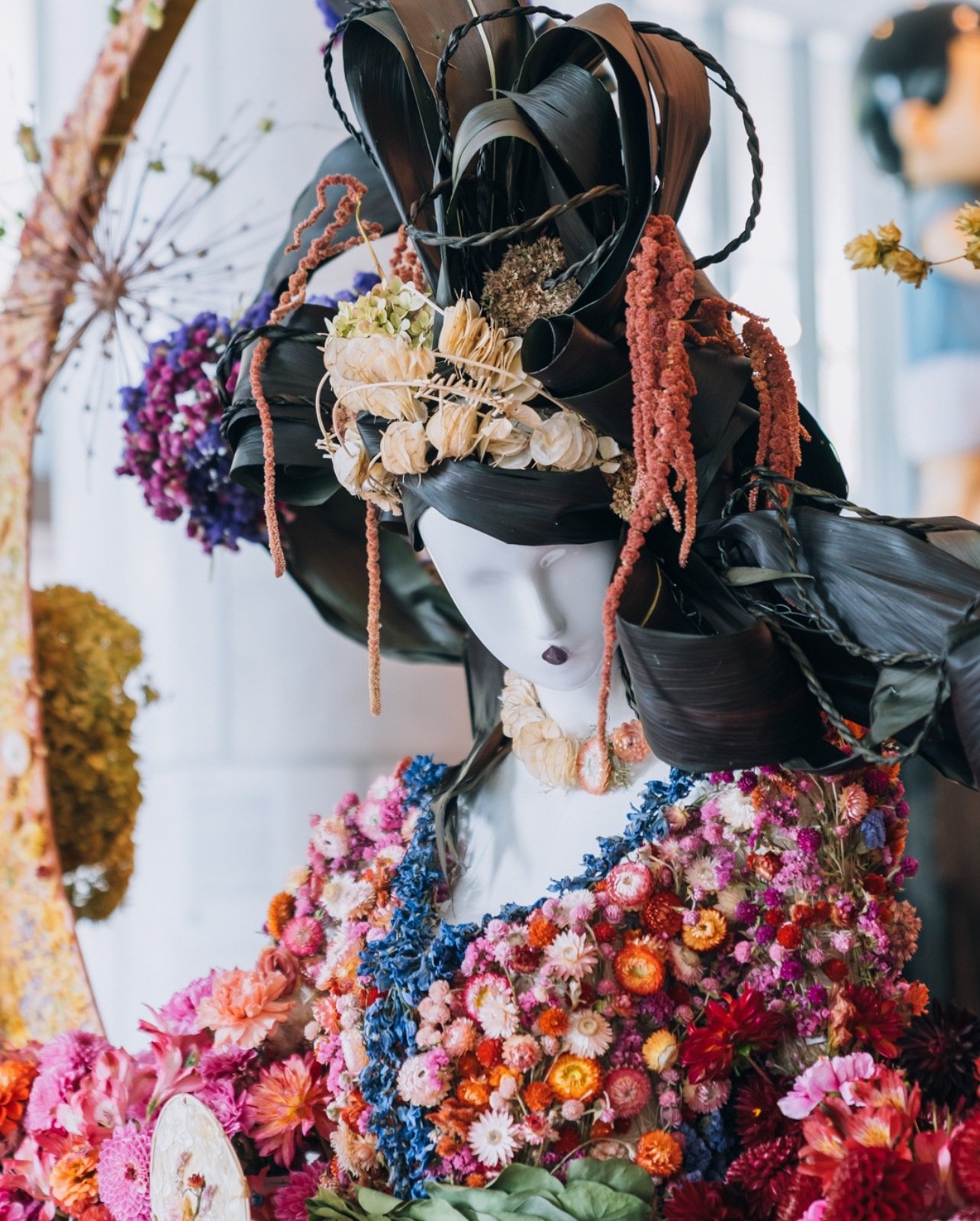 Floral mannequin portrait courtesy of Fleurs de Villes