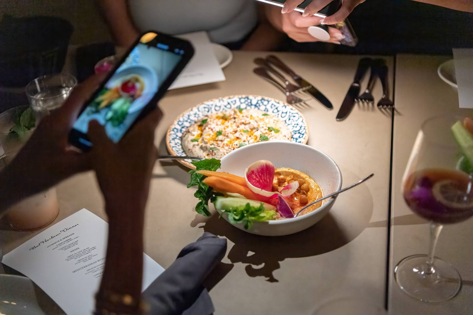 Influencers capturing food content