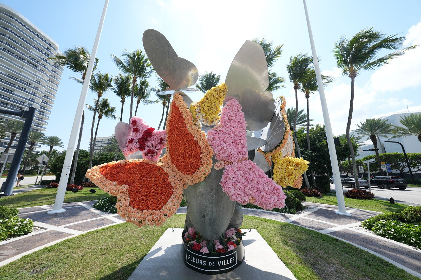 Valdés Cabeza de Mariposa Floral sculpture by The Flower Girls Miami