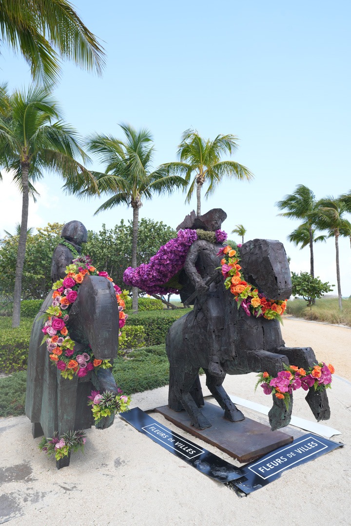 Valdés Dama A Caballo floral sculpture created by Carolina Designs Miami
