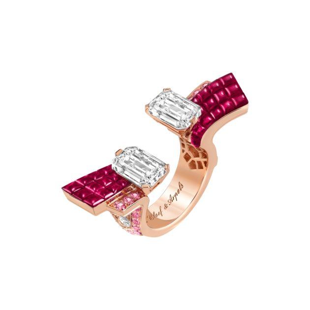 Between-the-finger ring with mystery set rubies and pink sapphires