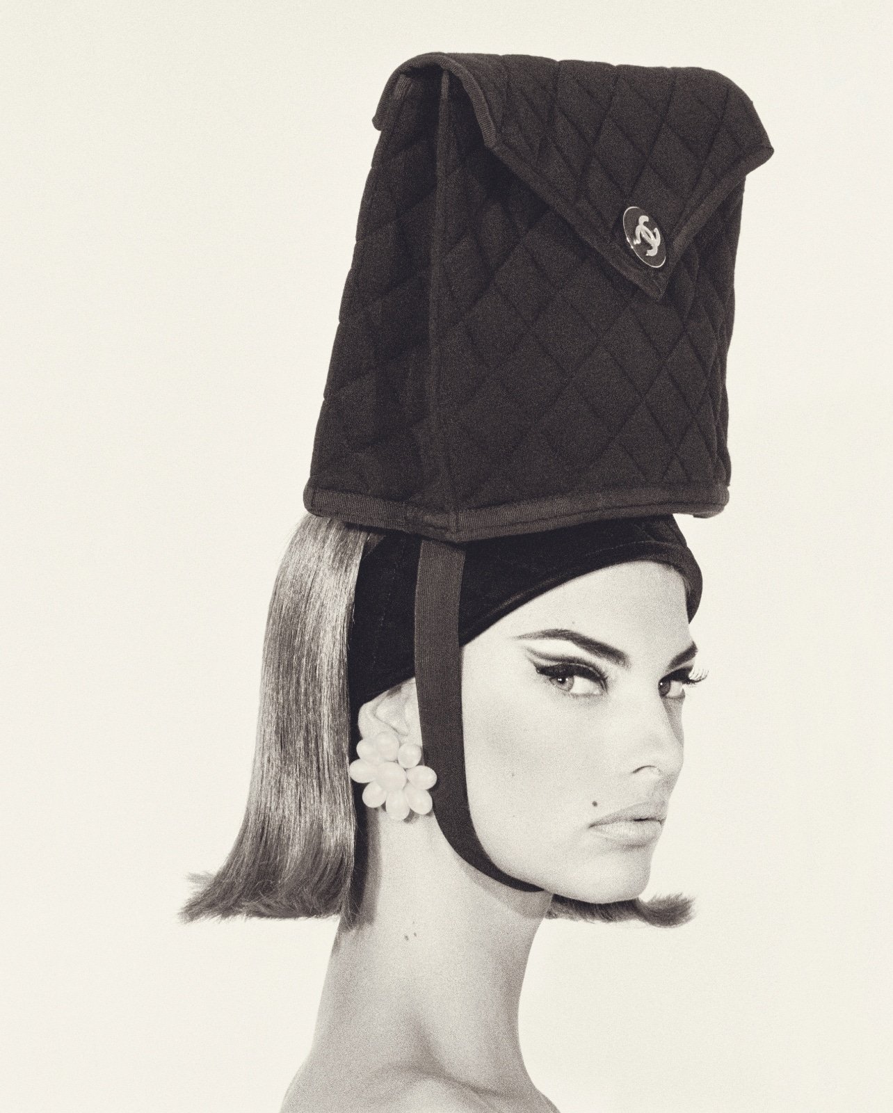 Linda Evangelista posing with vintage Chanel bag