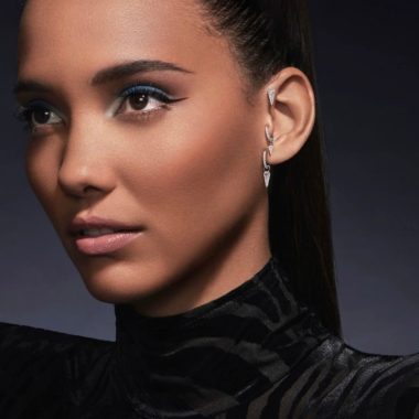 A striking linear effect set in diamonds, from the TASH Lobe to the Forward Helix