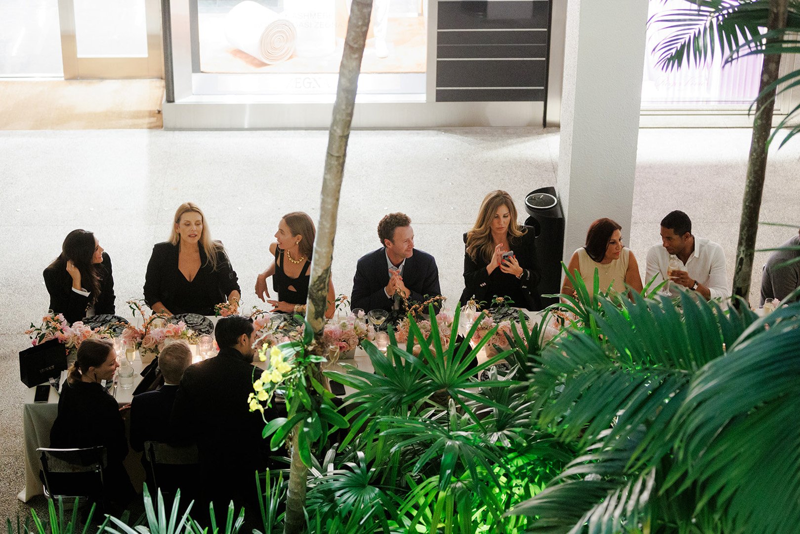 Guests-gathered-around-a-custom-tablescape-at-Bal-Harbour-Shops