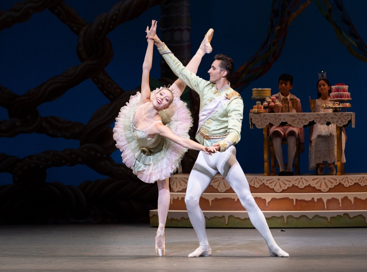 Dawn Atkins and Stanislav Olshanskyi performing a duet in George Balanchine’s The Nutcracker®