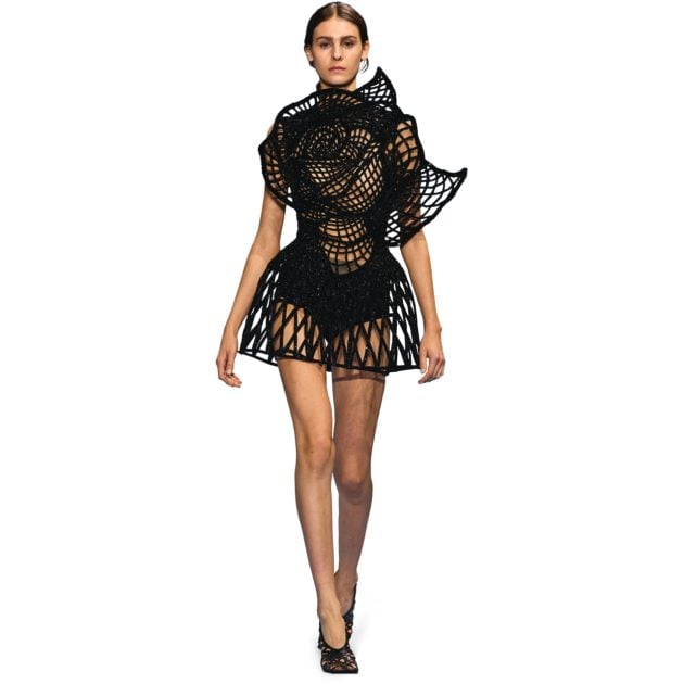 Black wire Balmain dress on the runway from Balmain’s Spring/Summer collection