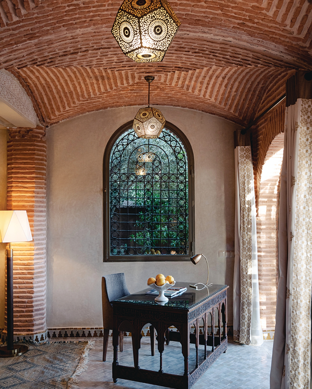 Image of a desk in the new Olinto Retreat in the Atlas Mountains