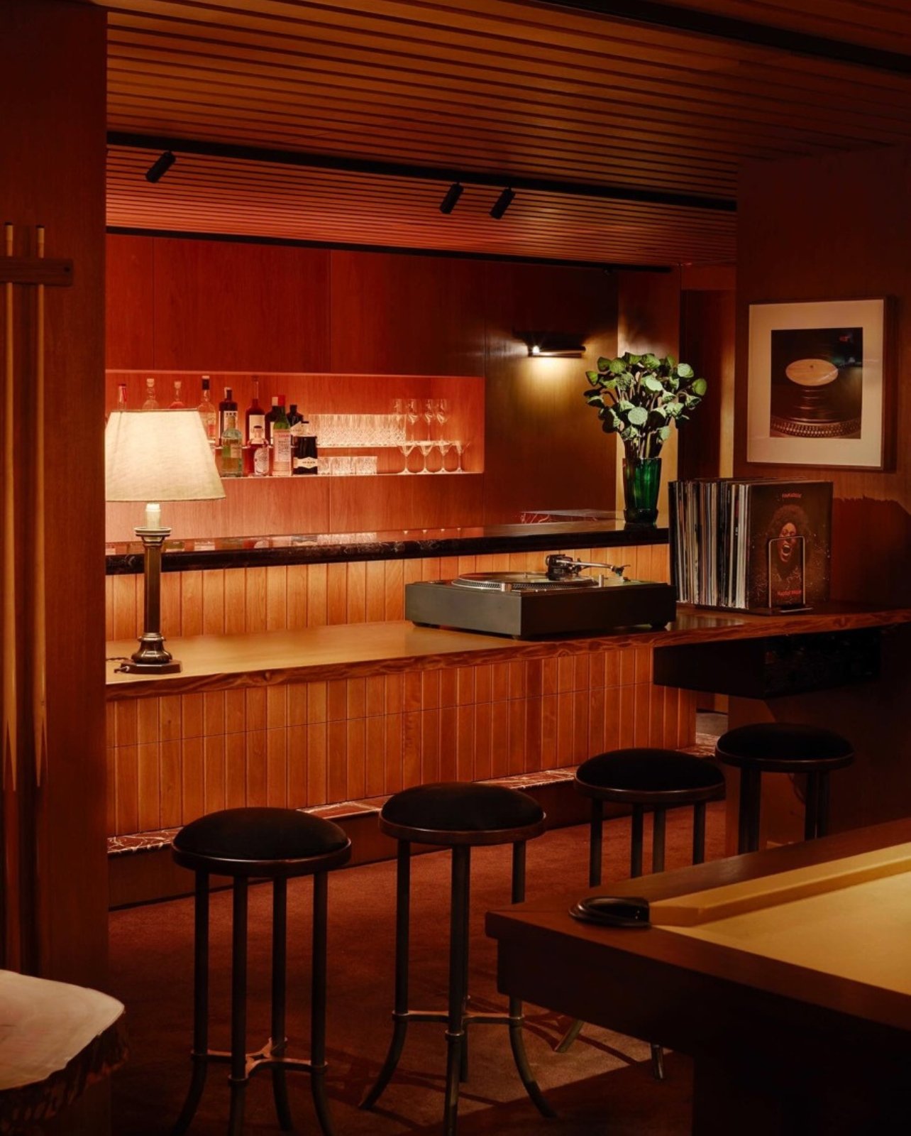 San Vicente bar with wood accents