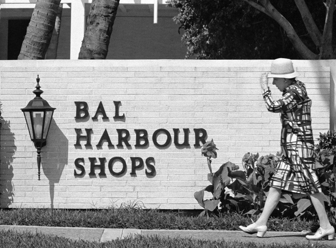 The original Bal Harbour Shops Collins Ave sign. Image courtesy of Bal Harbour Shops Archive Collection.