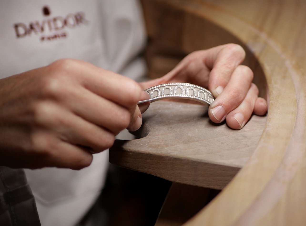 Davidor-handcrafting a L’Arc de Davidor bangle MM
