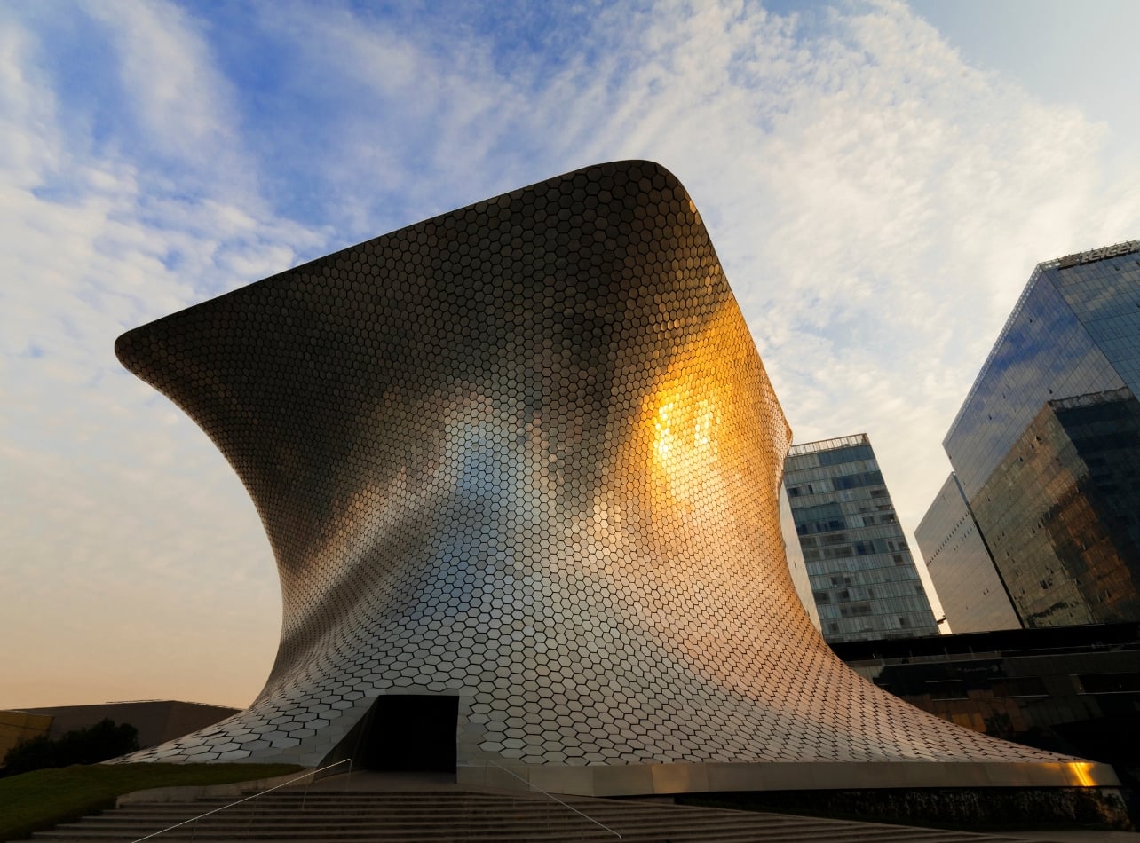 Exterior shot of Museo Soumaya at sunset