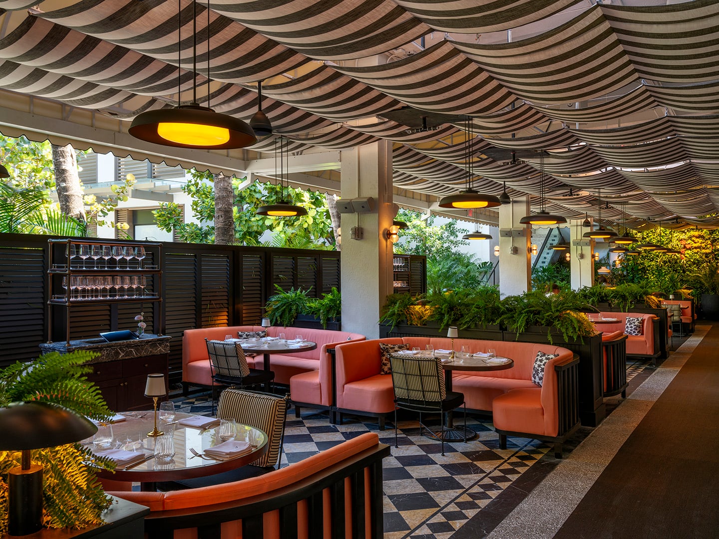 Slims Restaurant Exterior