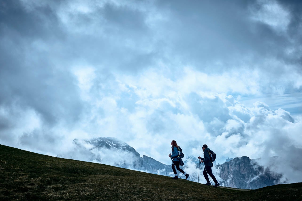 2 people hiking near COMO Alpina Dolomites